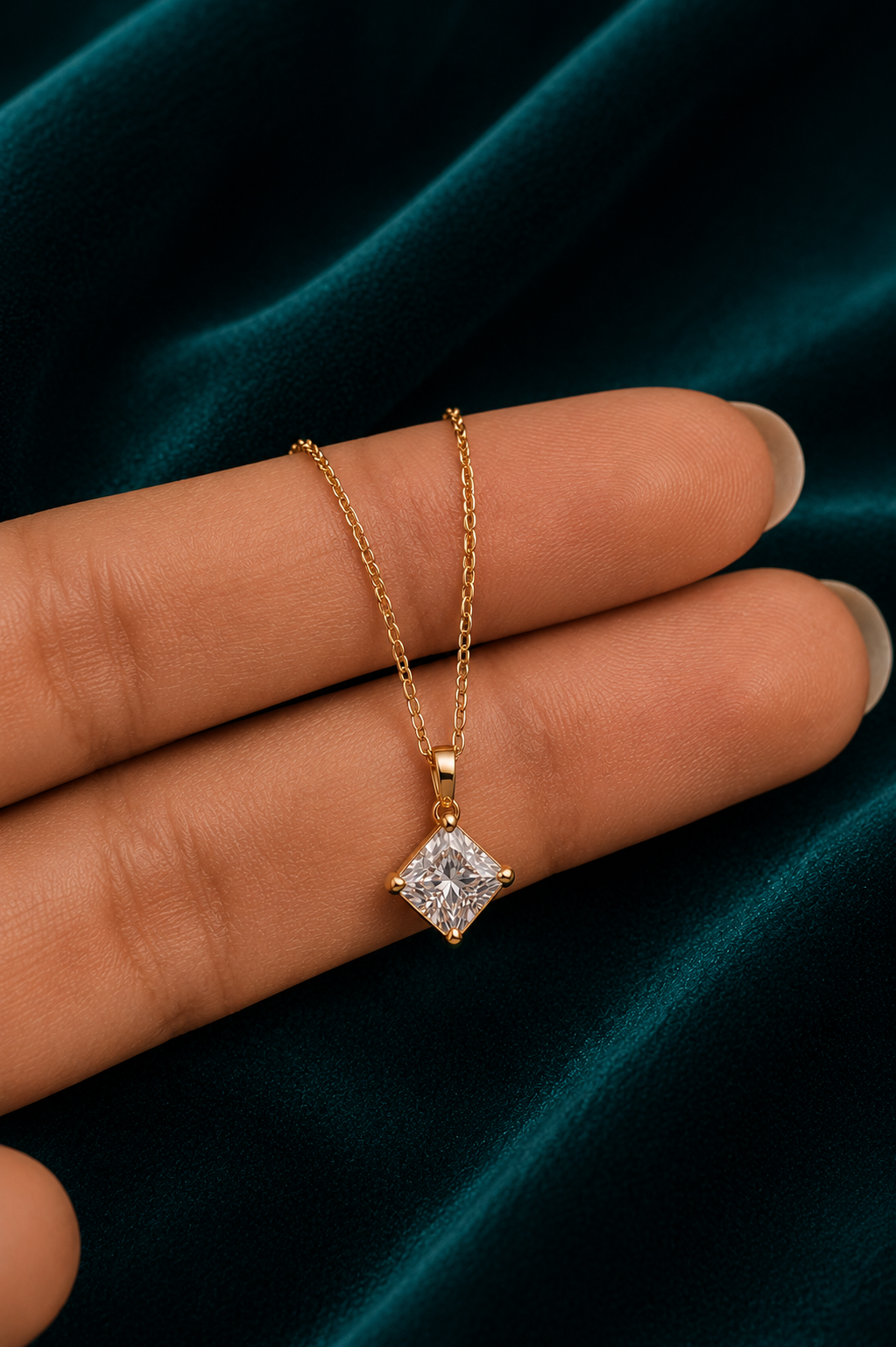 Starluxe Solitaire Pendant