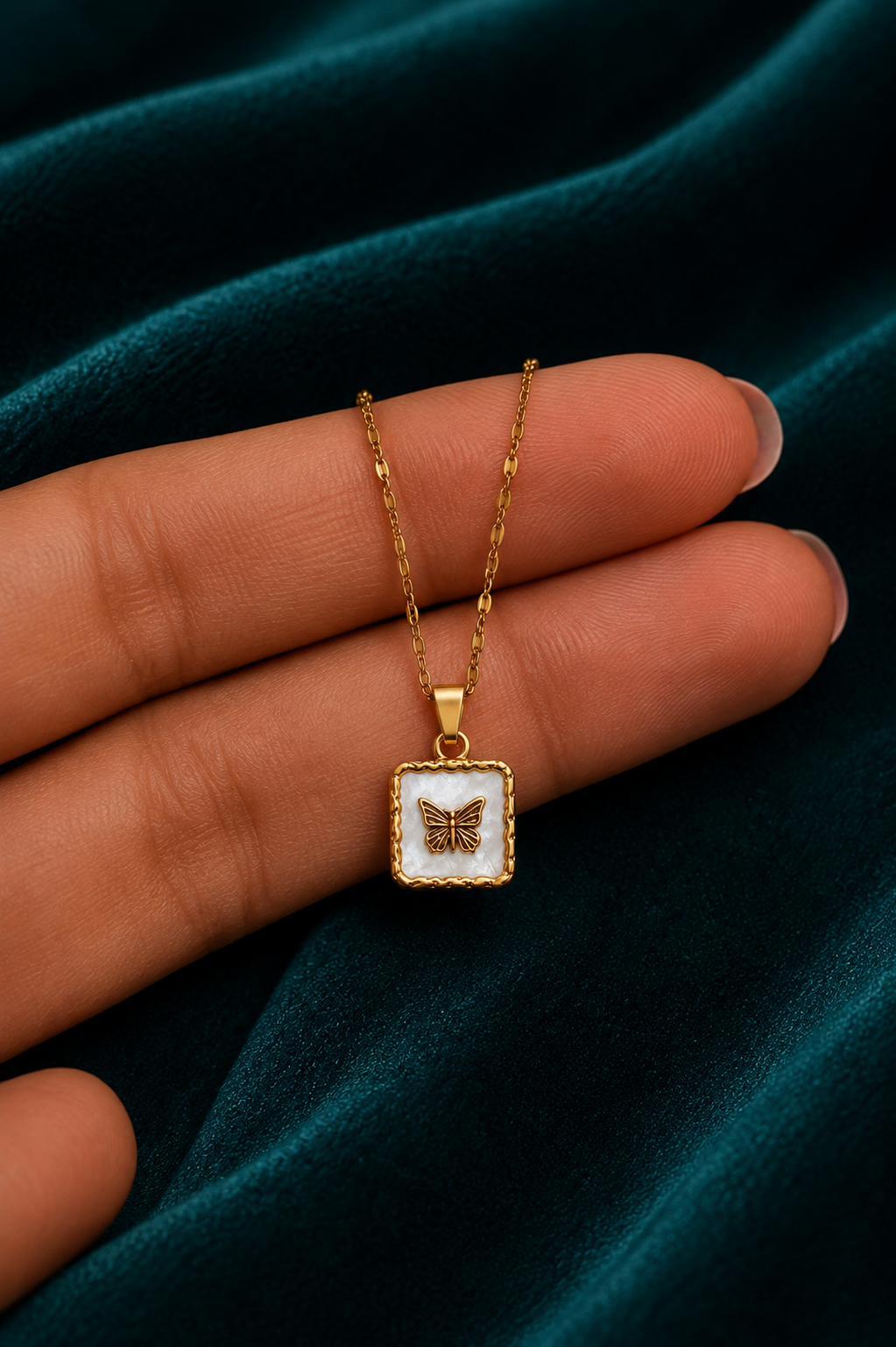Ivory Flutter Pendant