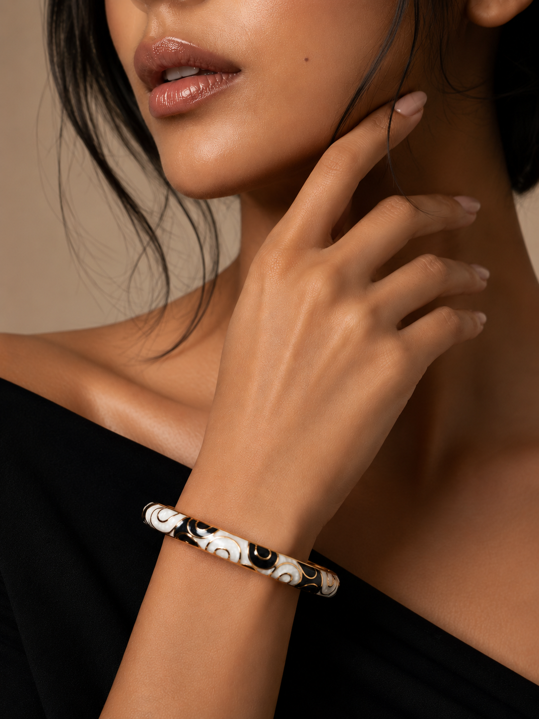 Noir Pearl Enamel Bangle