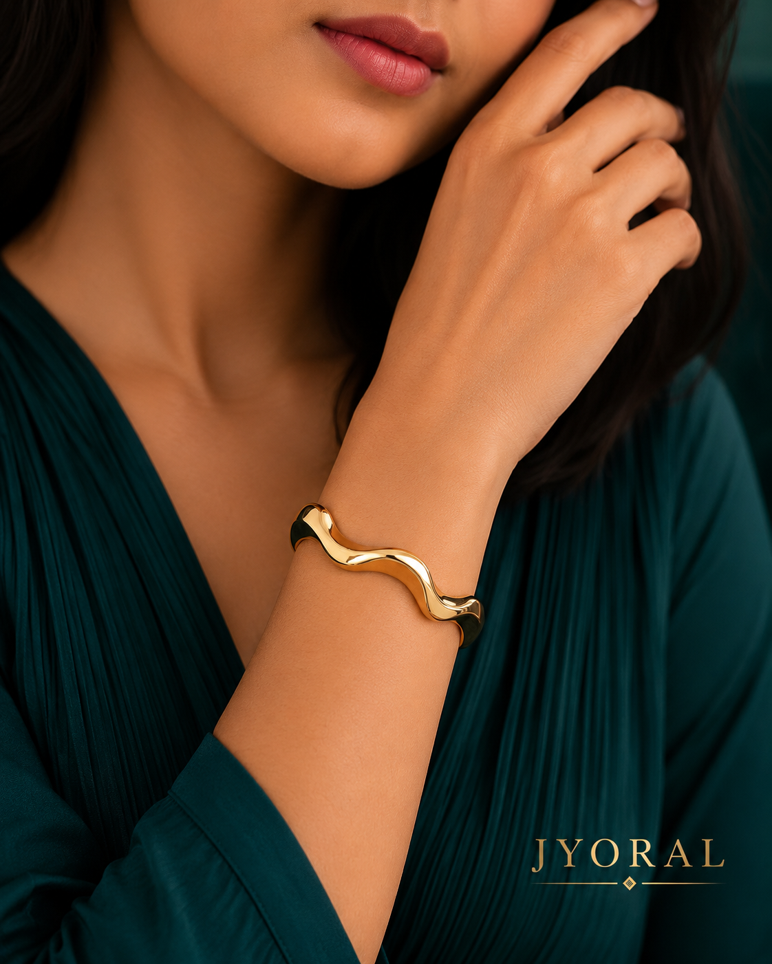 Velora Wave Bracelet