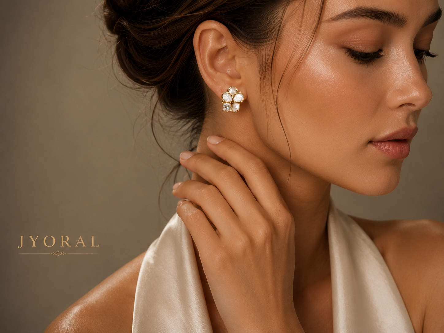 Pearl Clover Spark Studs