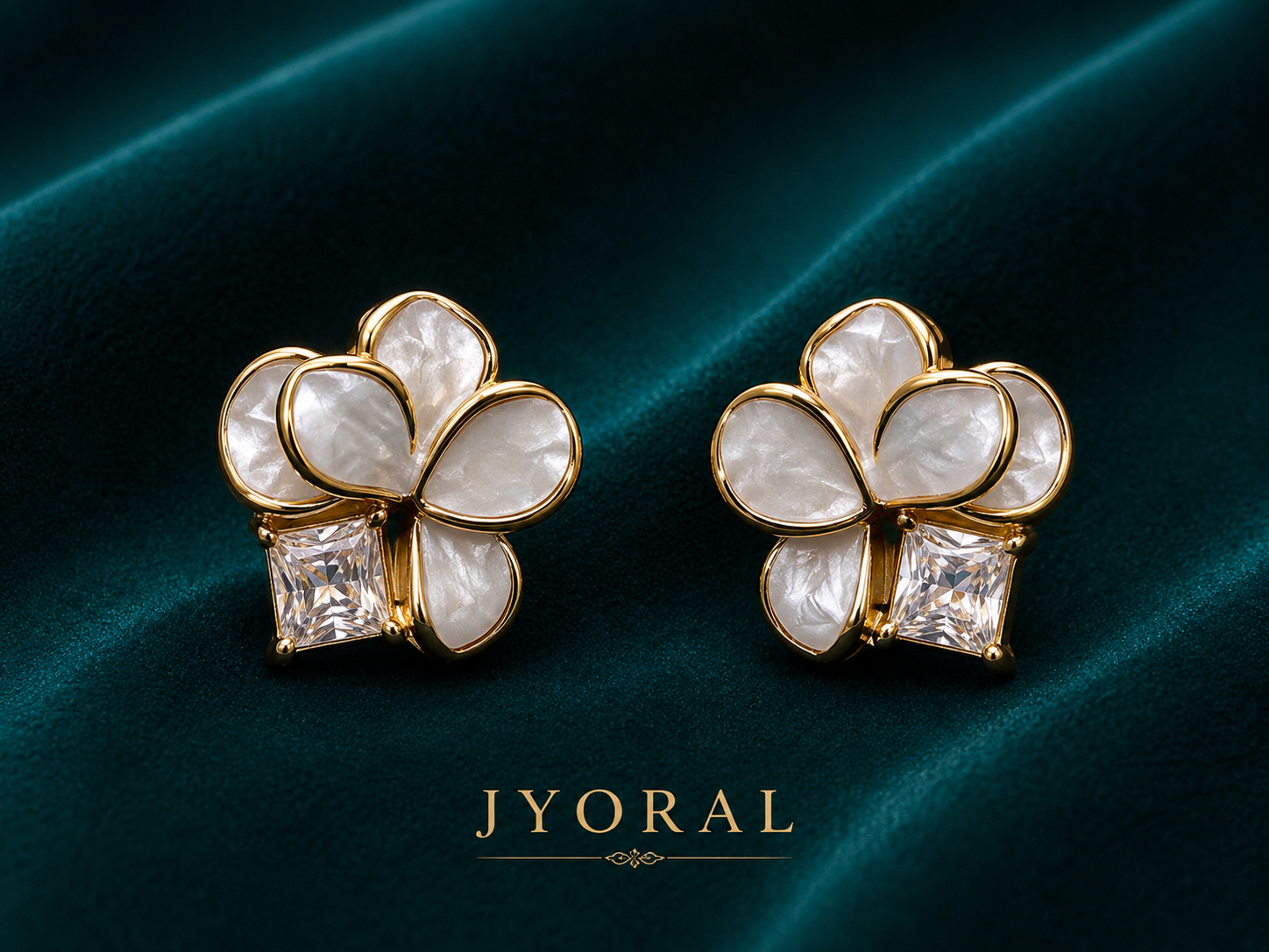 Pearl Clover Spark Studs