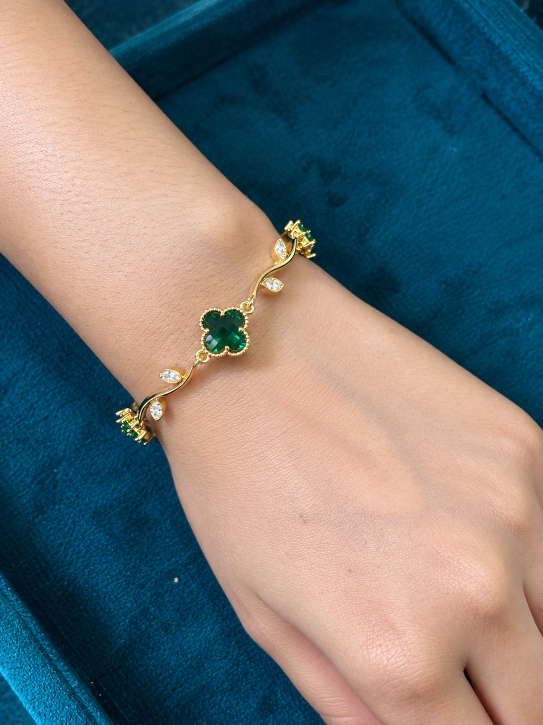Verdant Blossom Bracelet 🌿