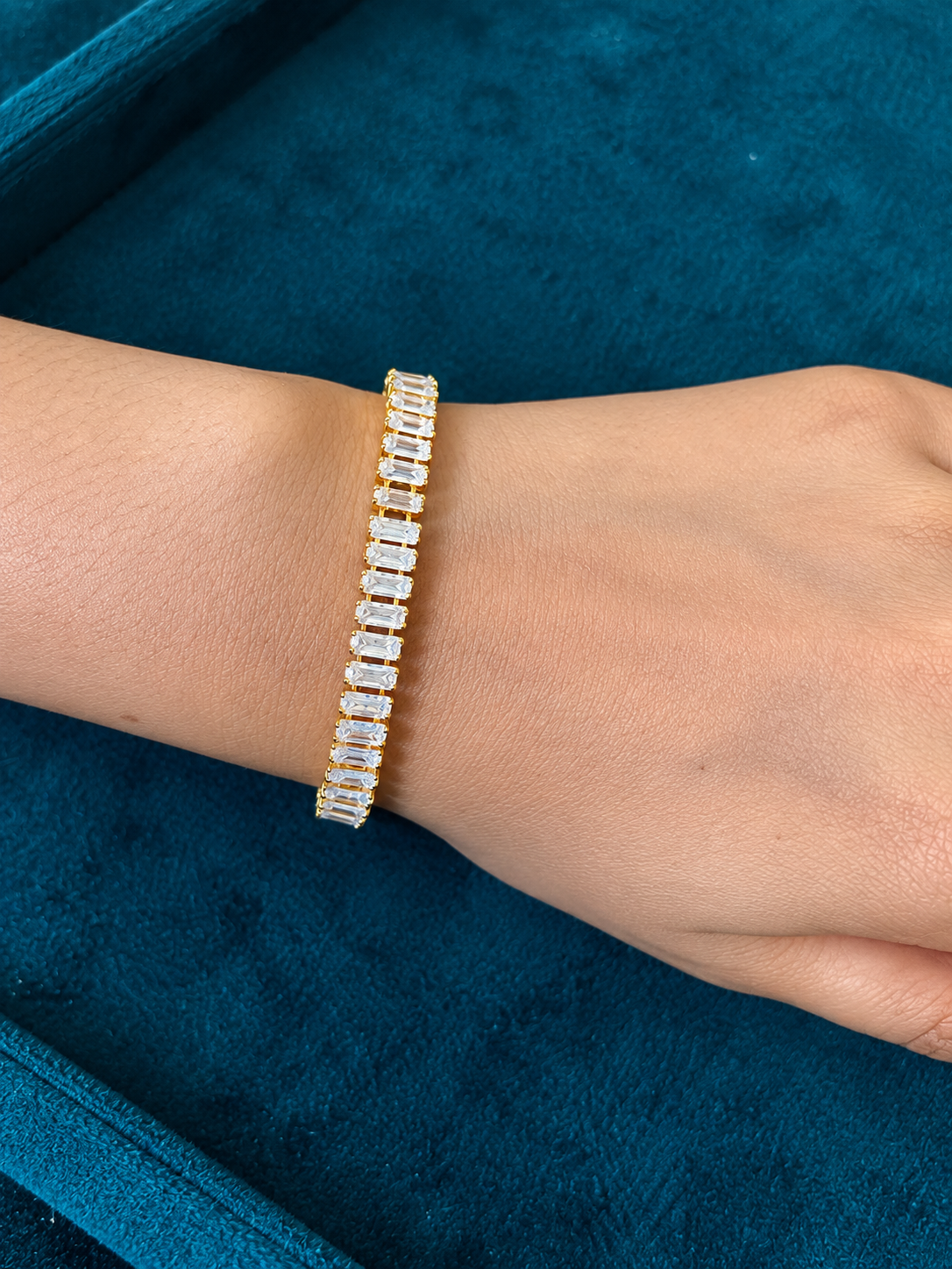 Golden Radiance Baguette Bracelet ✨