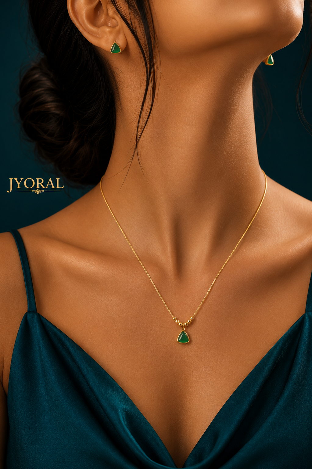 Aaira Emerald Pendant Set
