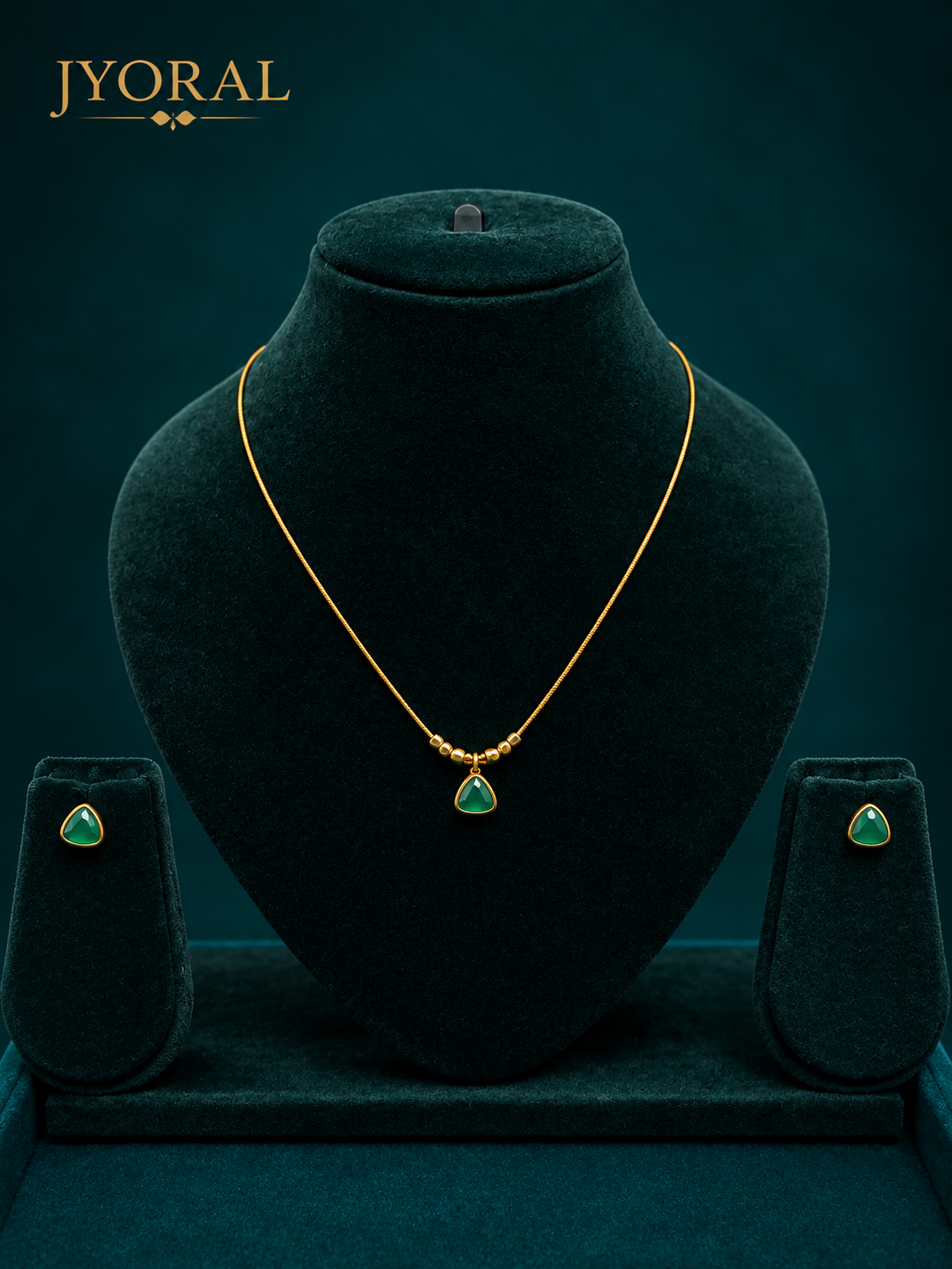Aaira Emerald Pendant Set